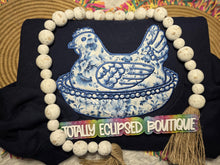 Load image into Gallery viewer, Vintage Resting Hen